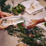 De glazen karaf van SodaStream DUO past perfect op de feesttafel