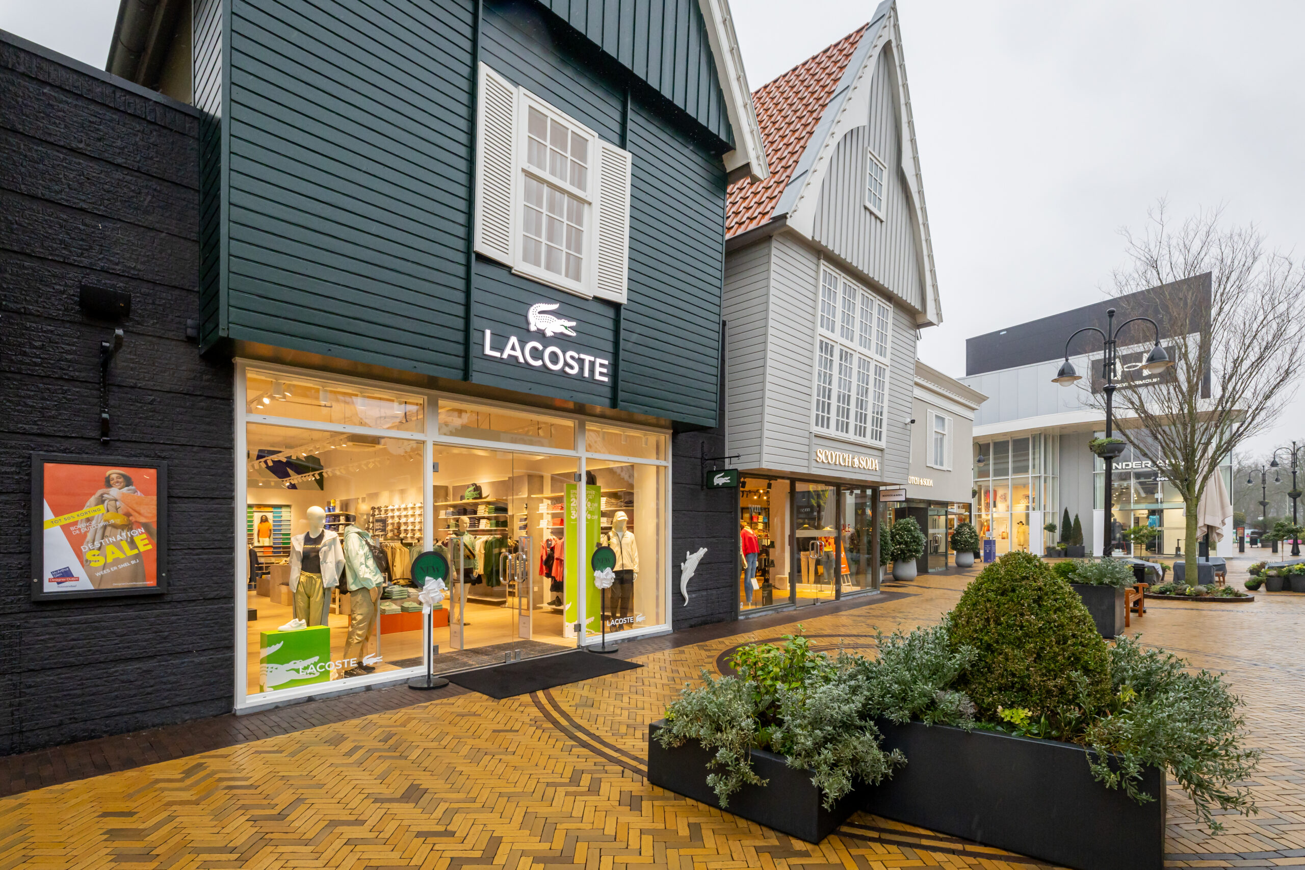Ook Lacoste opent de deuren in Designer Outlet Roosendaal